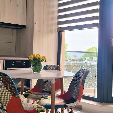 Studio Ayan Mamaia Luaran gambar