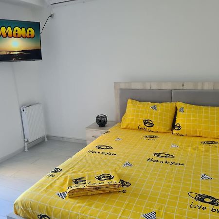 Studio Ayan Mamaia Luaran gambar