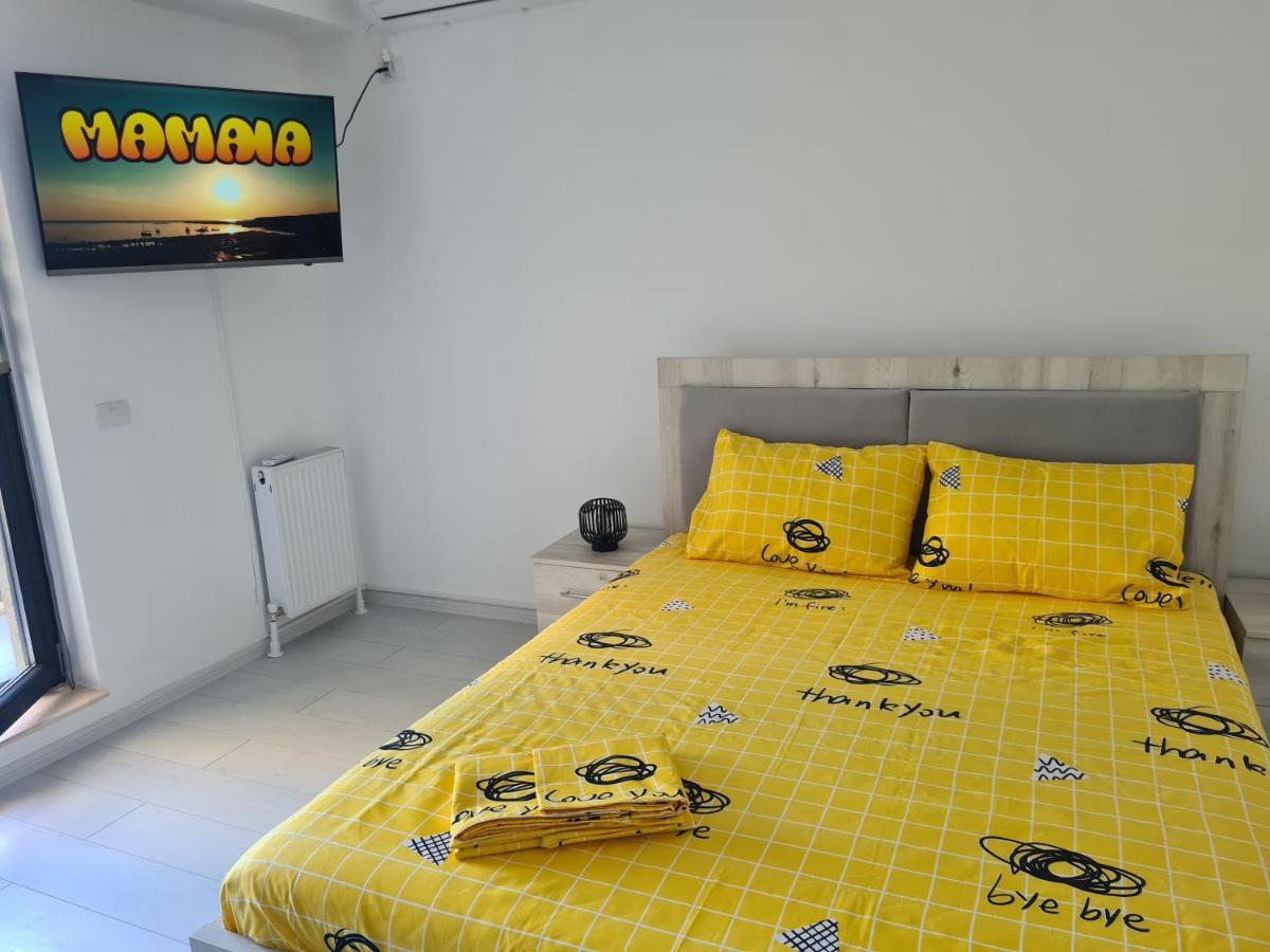 Studio Ayan Mamaia Luaran gambar