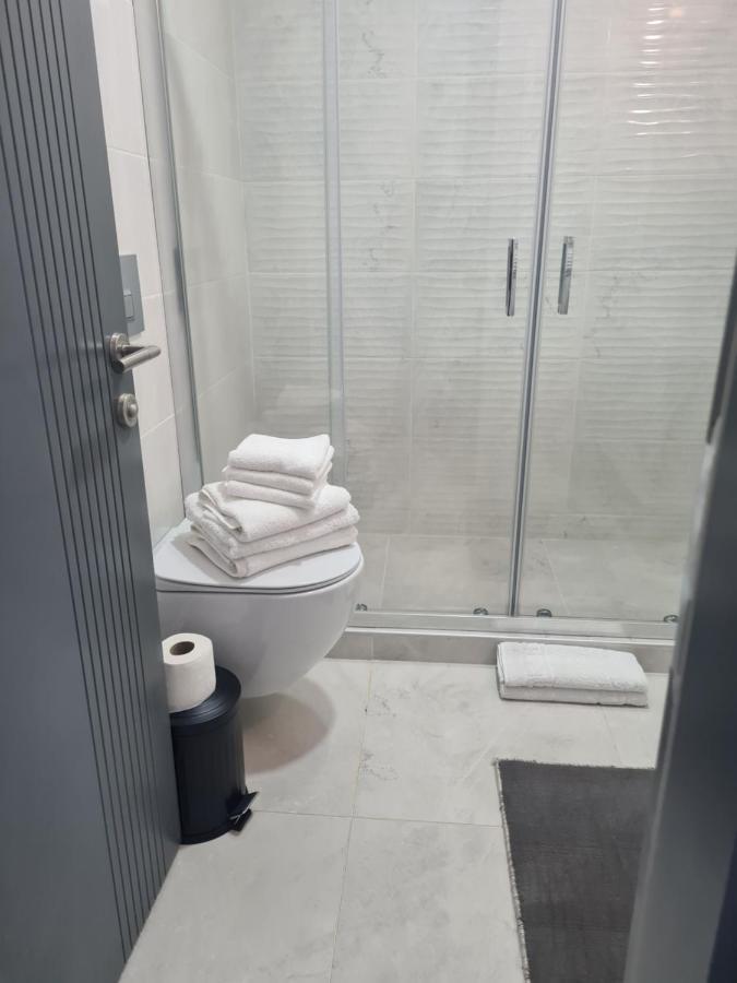 Studio Ayan Mamaia Luaran gambar